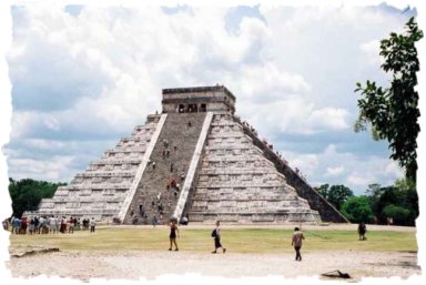 La pyramide Kulukhan "El Castillo"